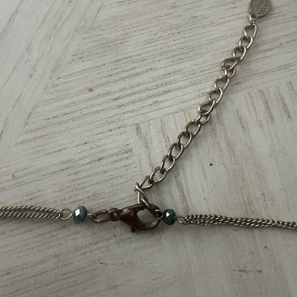 Ali-Khan Crystal Flower Necklace - Picture 6 of 6